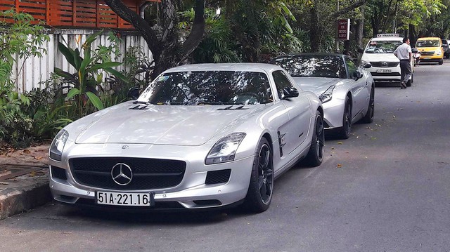Đoàn Trung Nguyên bổ sung 4 siêu xe mới đi theo cặp sau khi Bugatti Veyron tạm dừng cuộc chơi