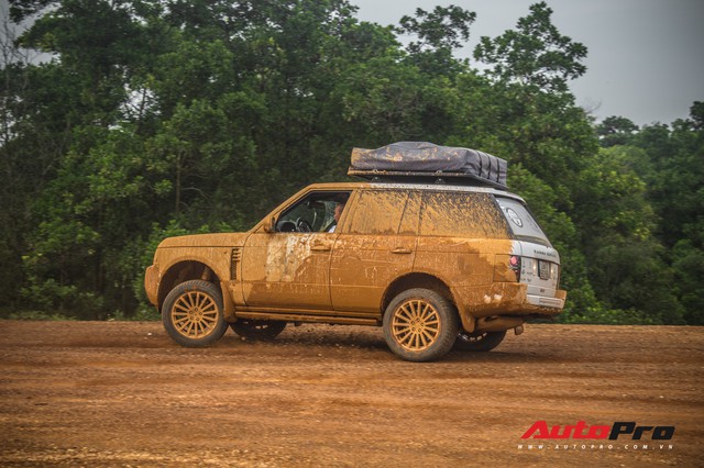 [Chùm ảnh] Đoàn Range Rover hàng chục tỷ đồng của Trung Nguyên thoả sức tắm bùn ở Đồng Mô trước khi rời Hà Nội - Ảnh 22.