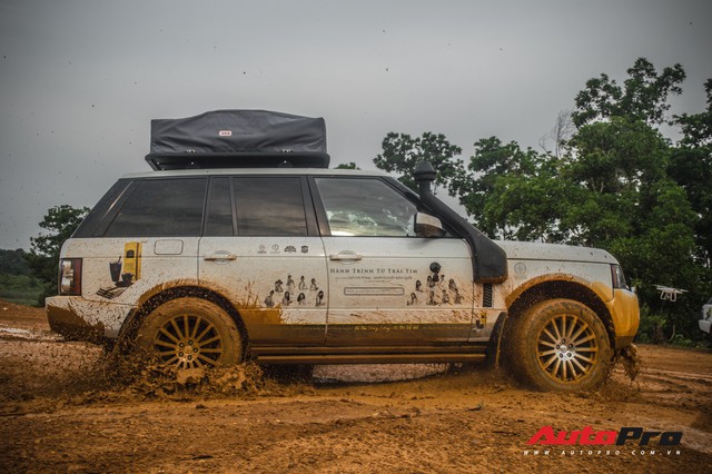 [Chùm ảnh] Đoàn Range Rover hàng chục tỷ đồng của Trung Nguyên thoả sức tắm bùn ở Đồng Mô trước khi rời Hà Nội - Ảnh 21.