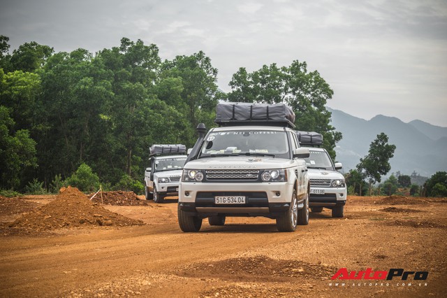 [Chùm ảnh] Đoàn Range Rover hàng chục tỷ đồng của Trung Nguyên thoả sức tắm bùn ở Đồng Mô trước khi rời Hà Nội - Ảnh 8.