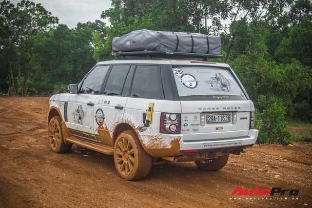 [Chùm ảnh] Đoàn Range Rover hàng chục tỷ đồng của Trung Nguyên thoả sức tắm bùn ở Đồng Mô trước khi rời Hà Nội - Ảnh 14.