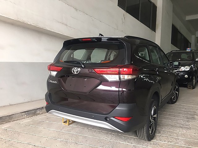 Toyota Rush đã về đại lý tại Hà Nội, chỉ chờ ngày ra mắt - Ảnh 1.