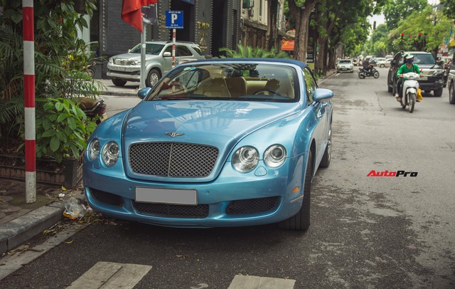 Bắt gặp hàng hiếm Bentley Continental GTC tại Hà Nội - Ảnh 1.