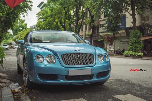 Bắt gặp hàng hiếm Bentley Continental GTC tại Hà Nội - Ảnh 2.