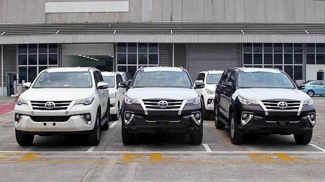 Toyota Fortuner 2018 chưa kịp về đại lý, khách đã nhận báo giá phụ kiện cả trăm triệu đồng để nhận xe