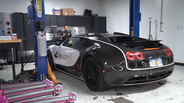 Mỗi lần thay dầu Bugatti Veyron mất tới 21.000 USD, gấp 100 lần xe thường và đây là lý do