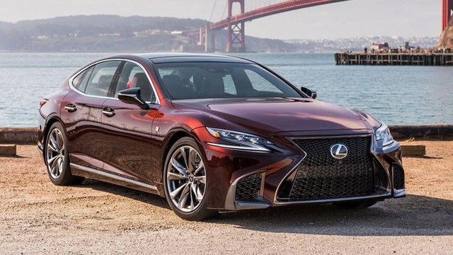Lexus xác định không bán xe cấp thấp, nhường đất diễn cho Toyota