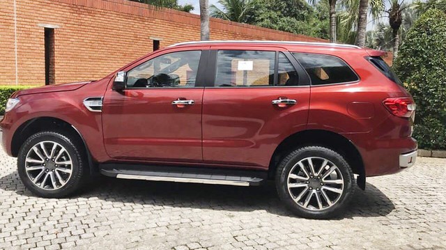 Giá dự kiến từ 850 triệu đồng, Ford Everest 2018 vừa về Việt Nam phả hơi nóng lên Toyota Fortuner