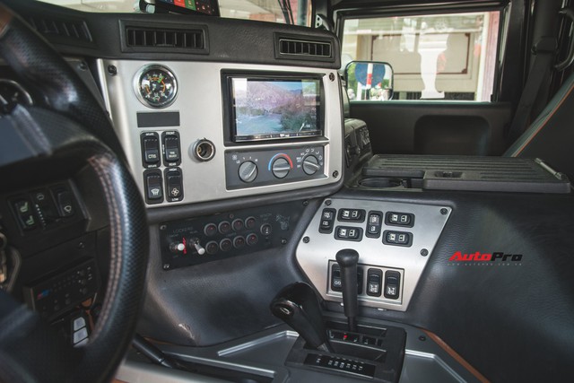 Xế khủng địa hình Hummer H1 Alpha độc nhất tại Việt Nam xuống phố - Ảnh 15. Xế khủng địa hình Hummer H1 Alpha độc nhất tại Việt Nam xuống phố - Ảnh 15.