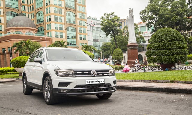 SUV 7 chỗ Volkswagen Tiguan Allspace chính thức bán tại Việt Nam với giá 1,7 tỷ đồng, cạnh tranh Mercedes-Benz GLC - Ảnh 1.