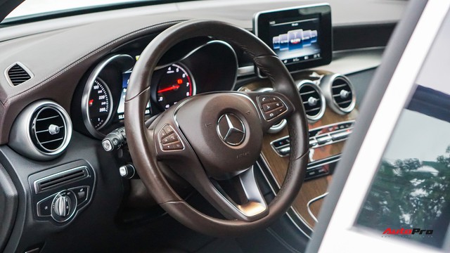 Cùng tầm giá, Mercedes-Benz GLC 250 chạy lướt có gì hơn Mercedes-Benz GLC 200 mua mới? - Ảnh 8.