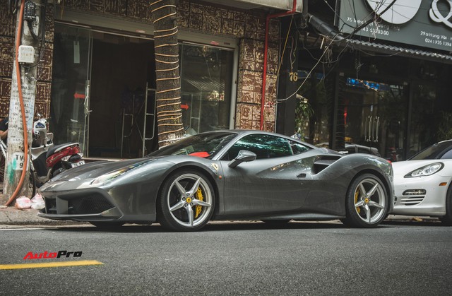 Siêu xe Ferrari 488 GTB của Cường Đô-la tiến ra Hà Nội - Ảnh 1. Siêu xe Ferrari 488 GTB của Cường Đô-la tiến ra Hà Nội - Ảnh 1.