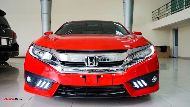 Độ ngoại thất, Honda Civic Turbo chạy 9.000 km bán lại ngang giá mua mới - Ảnh 1.