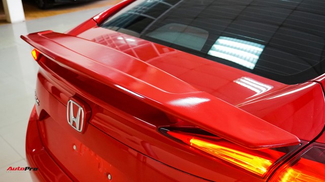 Độ ngoại thất, Honda Civic Turbo chạy 9.000 km bán lại ngang giá mua mới - Ảnh 7.