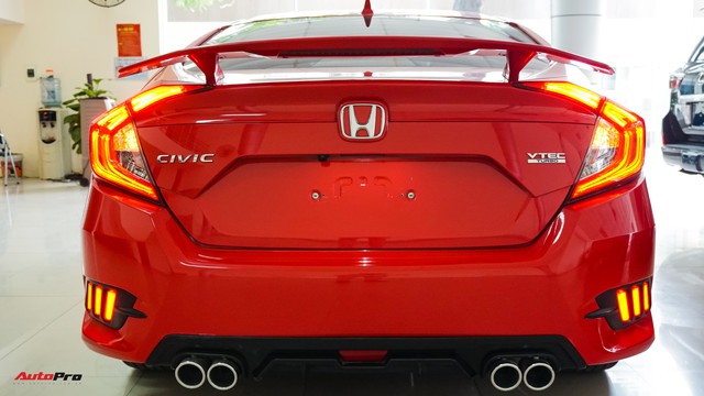 Độ ngoại thất, Honda Civic Turbo chạy 9.000 km bán lại ngang giá mua mới - Ảnh 5.