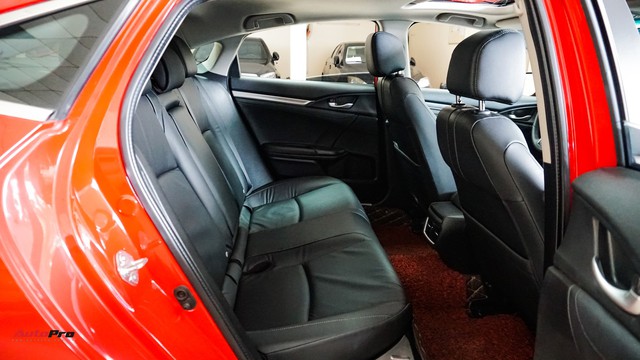 Độ ngoại thất, Honda Civic Turbo chạy 9.000 km bán lại ngang giá mua mới - Ảnh 16.