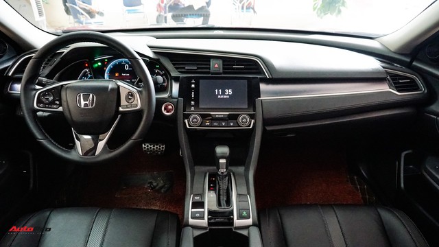 Độ ngoại thất, Honda Civic Turbo chạy 9.000 km bán lại ngang giá mua mới - Ảnh 9.