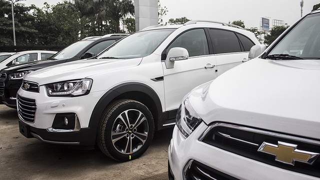 Chevrolet Captiva được giảm giá kỷ lục cả trăm triệu đồng tại đại lý
