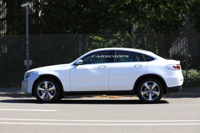 Mercedes-Benz GLC Coupe lộ diện với cụm đèn pha mới - Ảnh 2. Mercedes-Benz GLC Coupe lộ diện với cụm đèn pha mới - Ảnh 2.