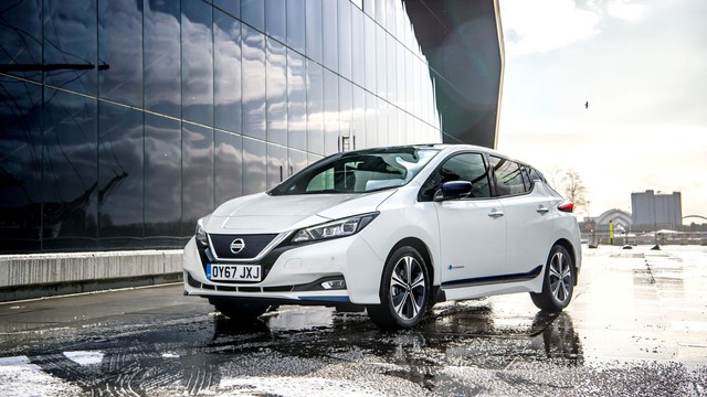 Dòng xe điện thành công nhất của Nissan đứng trong tâm bão chỉ trích vì lừa dối khách hàng
