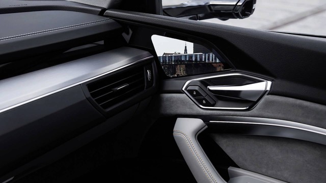 Audi hé lộ nội thất hiện đại nhất từng sản xuất với 5 màn hình cỡ lớn - Ảnh 3.