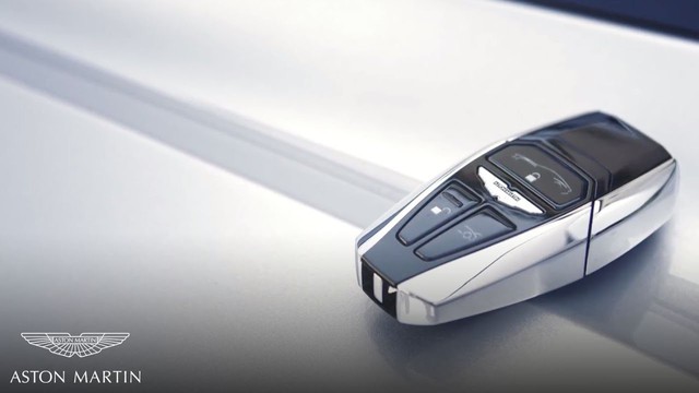 Chìa khóa bằng lam ngọc của Aston Martin - Cách chơi trội của giới nhà giàu 10 năm trước - Ảnh 2.