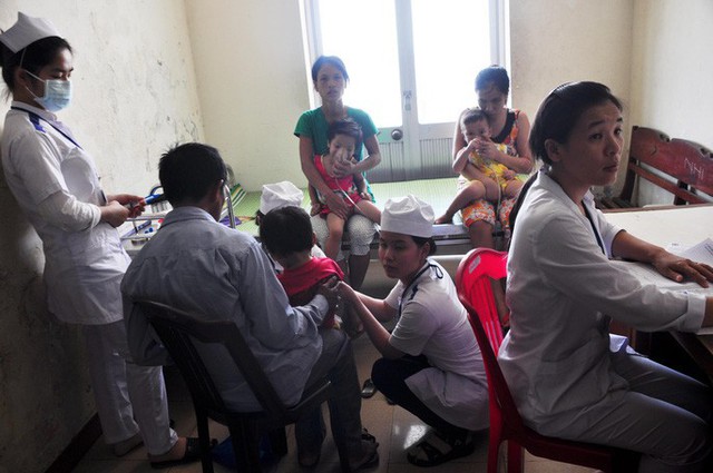 Chùm ảnh: Nắng nóng hoành hành, miền Trung điêu đứng - Ảnh 4. Chùm ảnh: Nắng nóng hoành hành, miền Trung điêu đứng - Ảnh 4.