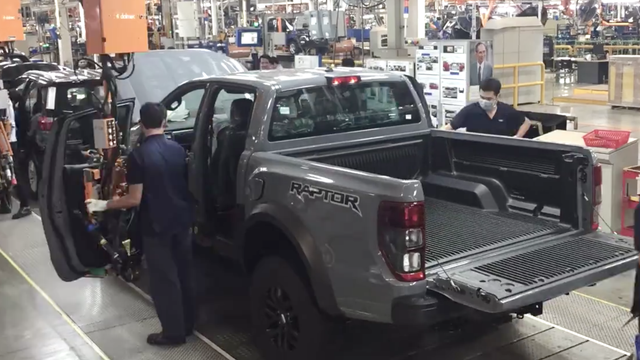 Hé lộ quy trình lắp ráp bán tải Ford Ranger Raptor sắp ra mắt tại Việt Nam