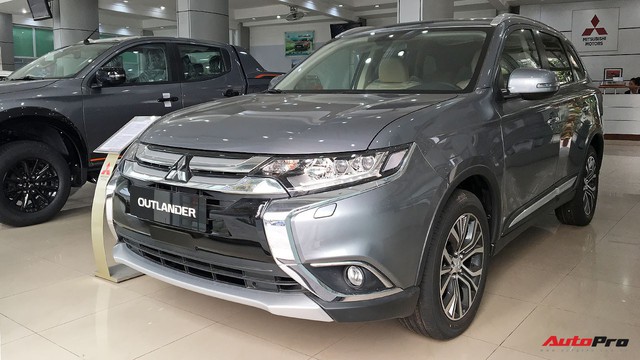 Giữa đợt nắng kỷ lục, Mitsubishi Outlander giảm 51 triệu đồng, tặng cửa gió điều hoà sau cho khách Việt