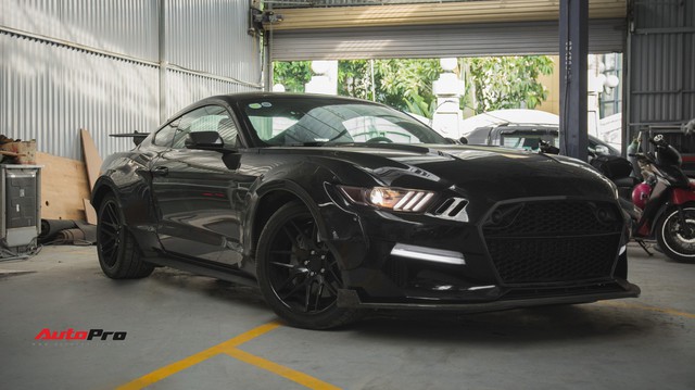 "Ngựa hoang" Ford Mustang lột xác, độ widebody của đại gia Hà Nội