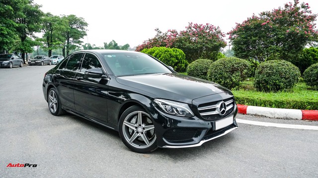 Mercedes-Benz C300 AMG có giá bao nhiêu sau hơn 2 vạn km?