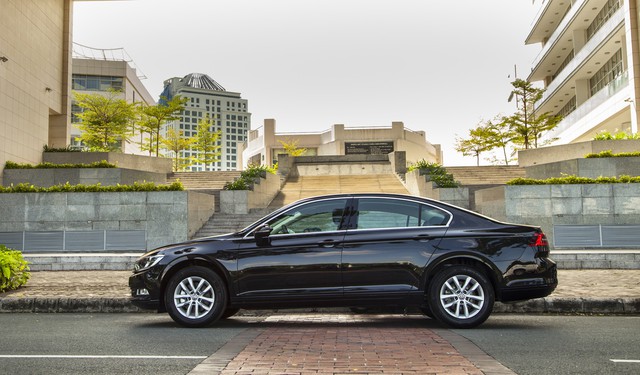 Volkswagen Passat thêm phiên bản mới tại Việt Nam: Đấu Toyota Camry bằng giá Mercedes-Benz C200 - Ảnh 1. Volkswagen Passat thêm phiên bản mới tại Việt Nam: Đấu Toyota Camry bằng giá Mercedes-Benz C200 - Ảnh 1.