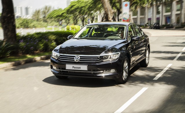 Volkswagen Passat thêm phiên bản mới tại Việt Nam: Đấu Toyota Camry bằng giá Mercedes-Benz C200 - Ảnh 3.