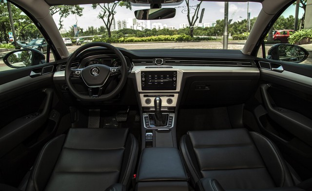 Volkswagen Passat thêm phiên bản mới tại Việt Nam: Đấu Toyota Camry bằng giá Mercedes-Benz C200 - Ảnh 6.