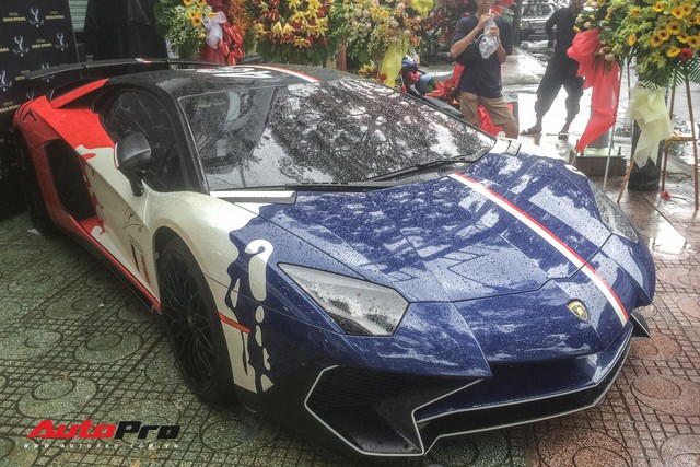 Góc ăn chơi: Quán trà sữa mời cả siêu xe Lamborghini Aventador SV độc nhất Việt Nam của Minh nhựa làm hình ảnh - Ảnh 1. Góc ăn chơi: Quán trà sữa mời cả siêu xe Lamborghini Aventador SV độc nhất Việt Nam của Minh nhựa làm hình ảnh - Ảnh 1.