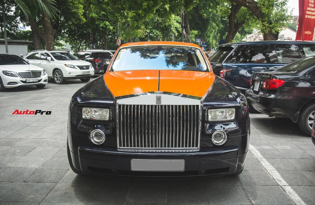 Chiếc Rolls-Royce Phantom tại Hà Nội đổi màu nhanh như tắc kè: Vừa hết tím mộng mơ lại đến cam cá tính - Ảnh 3.