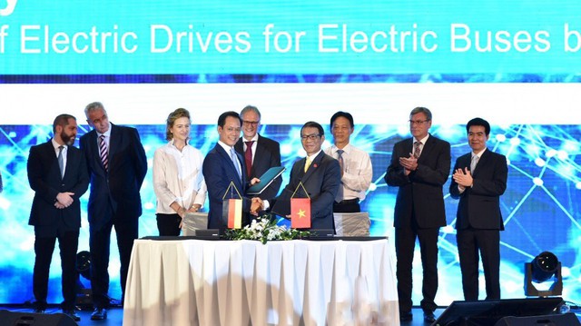 VinFast bắt tay Siemens sản xuất thêm xe buýt điện cho thị trường Việt Nam
