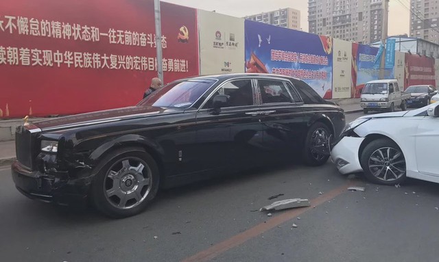 Những vụ đâm vào xe Rolls-Royce và cái kết “bán nhà, bán thận” - Ảnh 3.