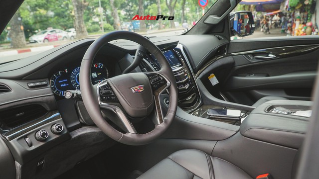 Cận cảnh chiếc SUV hạng sang Cadillac Escalade 2018 đầu tiên tại Việt Nam - Ảnh 5.