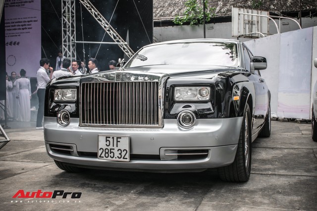 Rolls-Royce Phantom EWB bí ẩn của ông chủ cà phê Trung Nguyên xuất hiện tại Sài Gòn - Ảnh 1.