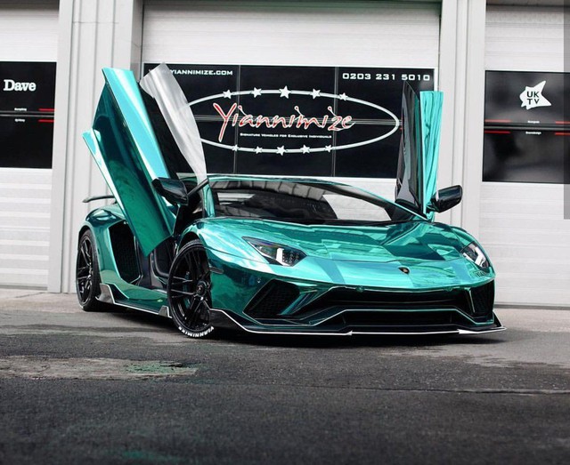 Cặp đôi Lamborghini xanh ngọc hào nhoáng tới... nhức mắt - Ảnh 2.
