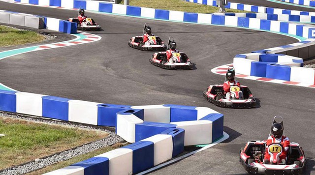 Thanh niên ôm cua Go-kart điêu luyện trên phố Sài Gòn nhận được phản ứng bất ngờ từ cộng đồng - Ảnh 2.