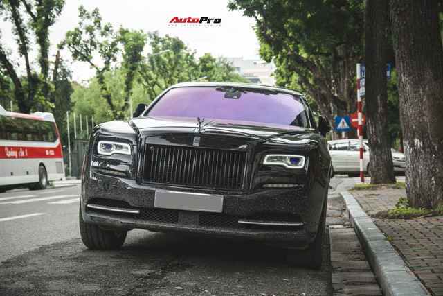 Sẽ thế nào nếu một chiếc Rolls-Royce Ghost được độ phần cản của Rolls-Royce Wraith ? - Ảnh 1.