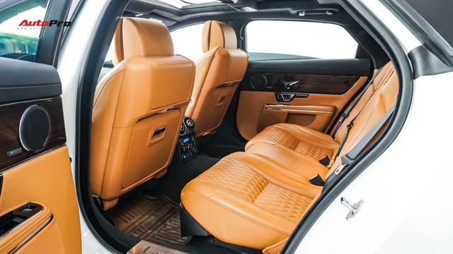 Báo gấm Jaguar XJL khấu hao 500 triệu đồng sau mỗi năm sử dụng - Ảnh 14.