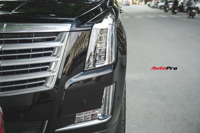 Khủng long Mỹ Cadillac Escalade 2018 lần đầu dạo phố sau khi vừa về tay chủ nhân mới - Ảnh 4.