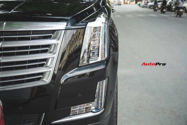 Khủng long Mỹ Cadillac Escalade 2018 lần đầu dạo phố sau khi vừa về tay chủ nhân mới - Ảnh 4.