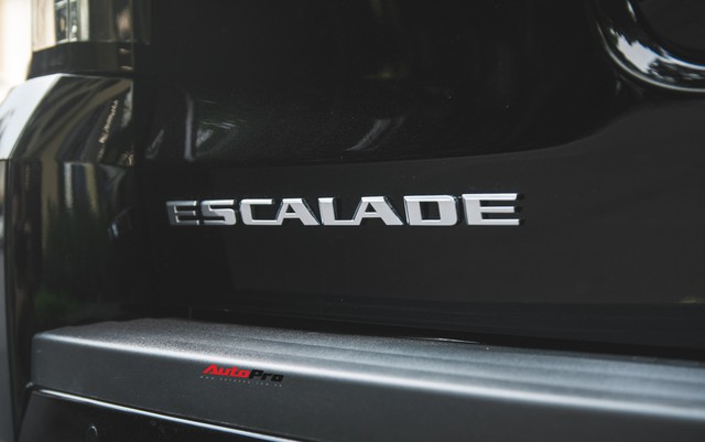 Khủng long Mỹ Cadillac Escalade 2018 lần đầu dạo phố sau khi vừa về tay chủ nhân mới - Ảnh 14.