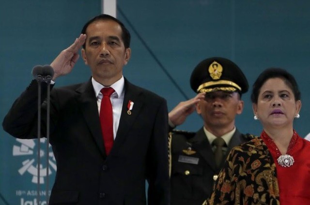 Tổng thống Indonesia xuất hiện tại Lễ Khai mạc ASIAD-18 bằng xe phân khối lớn như siêu sao hành động - Ảnh 1.
