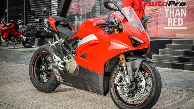 Đổi chủ, Ducati Panigale V4S đầu tiên Việt Nam được "lên đời" ống xả gần 200 triệu đồng
