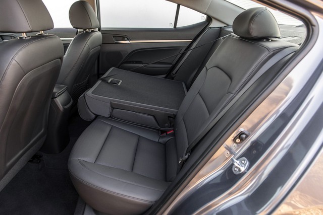 Hyundai Elantra 2019 ra mắt với những thay đổi ngỡ ngàng trong thiết kế - Ảnh 7.